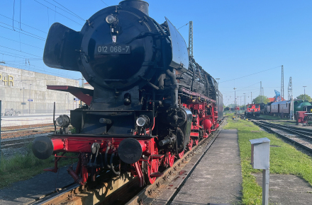 Ausstellung der 01 1066 im Bayrischen Eisenbahnmuseum in Nördlingen Mai 2024
