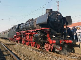 <p>In Osnabrück fand der Lokwechsel auf die 01 1066 statt. Foto: Joachim Reinhard</p>