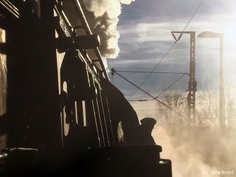 <p>Mit Volldampf bei Kuchen (10.12.2016). Foto: Joachim Reinhard</p>