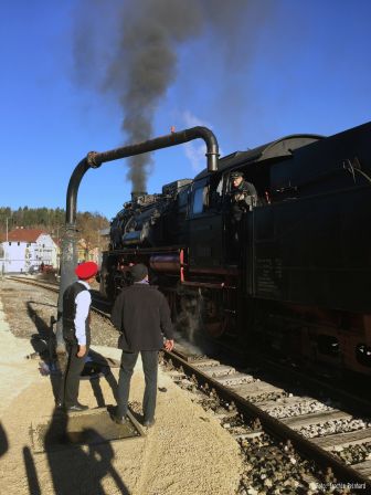 <p>Wassernehmen für 58 311 in Münsingen nach Fahrt auf der schwäbischen Alb. Foto: Joachim Reinhard</p>
