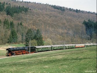 <p>Bei Marxzell konnte der Zug an Ostern 1984 ebenfalls fotografiert werden. Foto: Gerhard Barth</p>