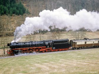 <p>Premiere eine Lok der Baureihe 01.10 vor dem Orient Express - aufgenommen bei Marxzell im Albtal. Foto: Gerhard Barth</p>