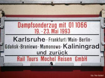 <p>Zuglaufschild der Sonderfahrt mit 01 1066 nach Kaliningrad (Königsberg). Foto: Peter Reinhard</p>