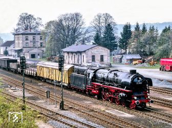 <p>Zur Ausbildung der Personale in der Bedienung einer &ouml;lgefeuerten Dampflok mietete die Deutsche Bundesbahn 01 1066 bei den Ulmer Eisenbahnfreunde. Foto: Joachim Schmidt</p>