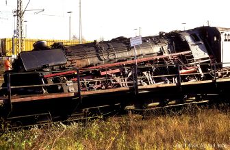 <p>Die 01 1066 in Schieflage auf der Drehscheibe des Bw Kornwestheim. Foto: M. Ki&szlig;ler, Slg. W.u.H. Brutzer</p>