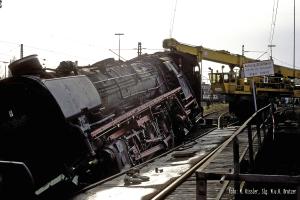 Pech - 01 1066 stürzt in Drehscheibengrube