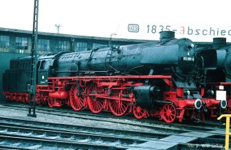 <p>012 081 wird w&auml;hrend des Dampfabschiedfestes der Deutschen Bundesbahn am 10. und 11. September 1977 nochmals im Bw Rheine gezeigt. 6 Wochsen sp&auml;ter wird sie als Denkmal in Bad M&uuml;nster am Stein sein. Foto: Dr. Werner S&ouml;ffing</p>
