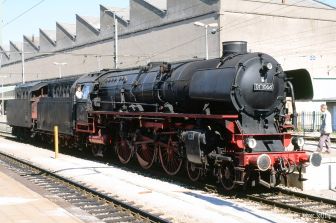 <p>01 1066 in Luxembourg am 7. September 1996. Auf derm F&uuml;hrerstand Lokf&uuml;hrer J&uuml;rgen Regler. Foto: Dr. Werner S&ouml;ffing</p>